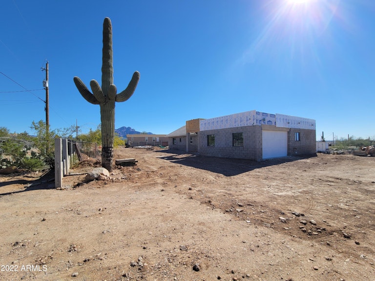 Photo 9 of 26 - 355 W Frontier St, Apache Junction, AZ 85120