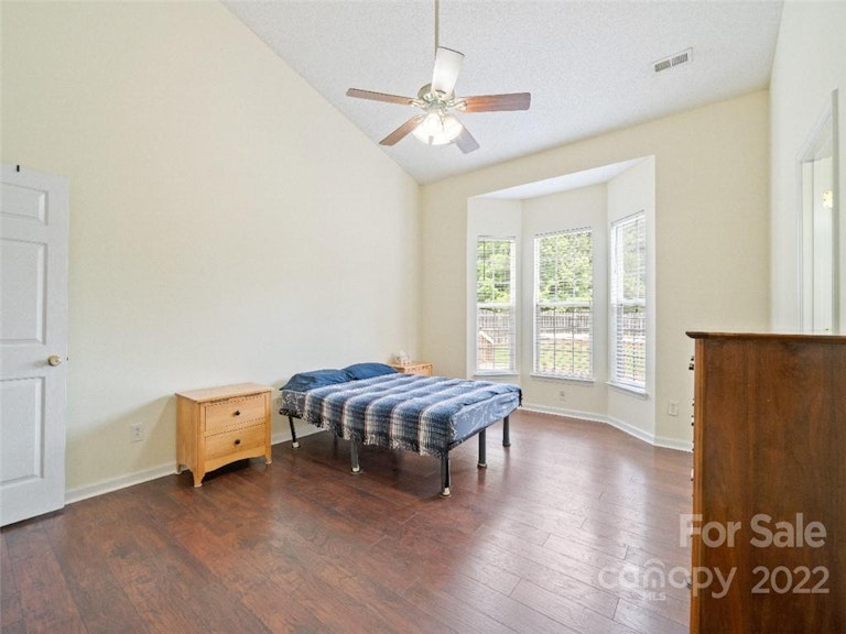 Photo 17 of 46 - 2838 Oakglade Ct, Matthews, NC 28105