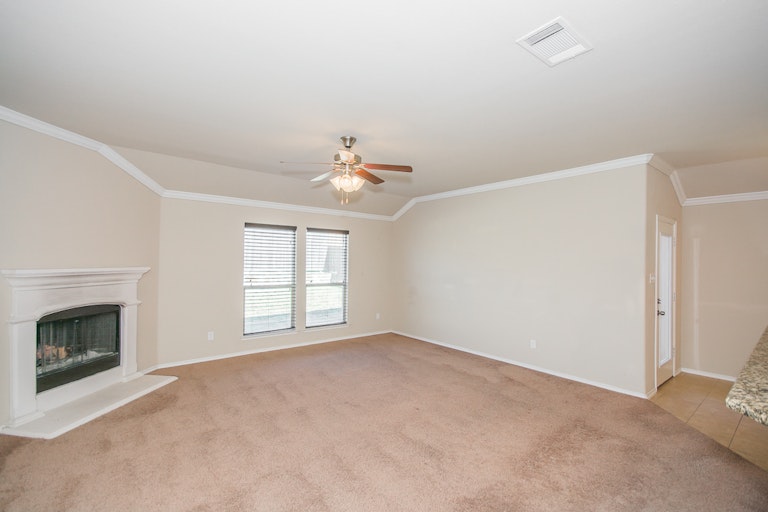 Photo 9 of 20 - 1428 Red Dr, Little Elm, TX 75068