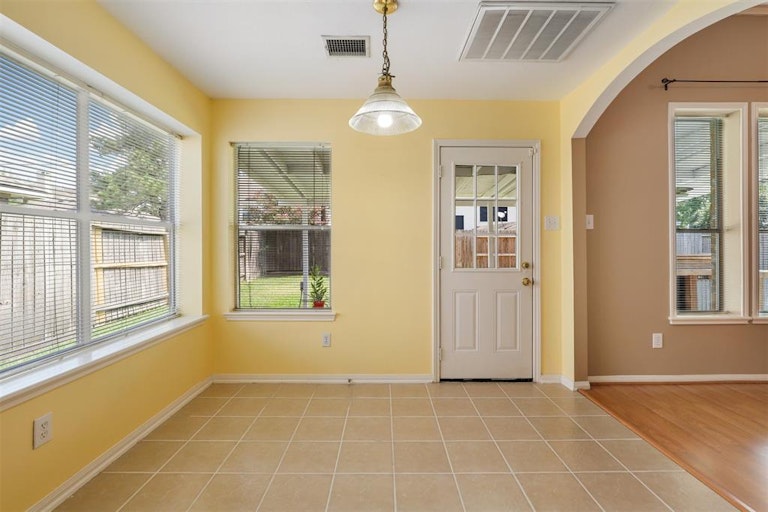 Photo 15 of 35 - 3603 Beacon Hill Dr, Pearland, TX 77584