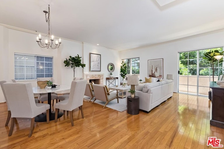 Photo 2 of 25 - 10960 Wellworth Ave #102, Los Angeles, CA 90024