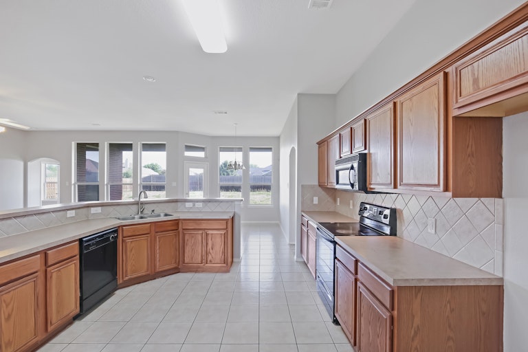Photo 3 of 26 - 225 Brandi Ridge Dr, Midlothian, TX 76065