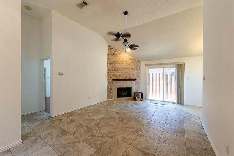 Photo 5 of 23 - 913 Haverstraw Pl, Mesquite, TX 75149