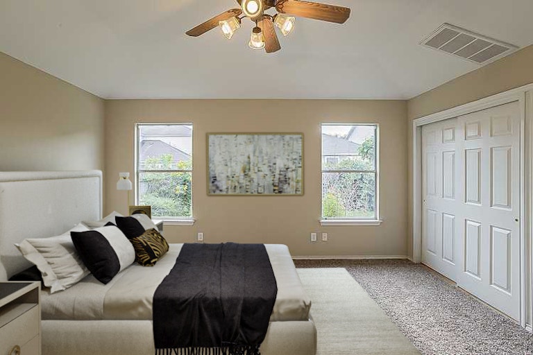 Photo 3 of 20 - 2327 Baxter Sta, San Antonio, TX 78245