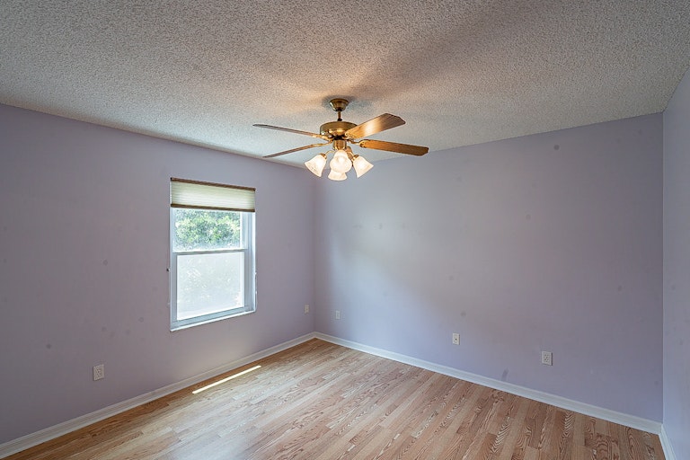 Photo 25 of 31 - 1044 Soledad Way, Lady Lake, FL 32159
