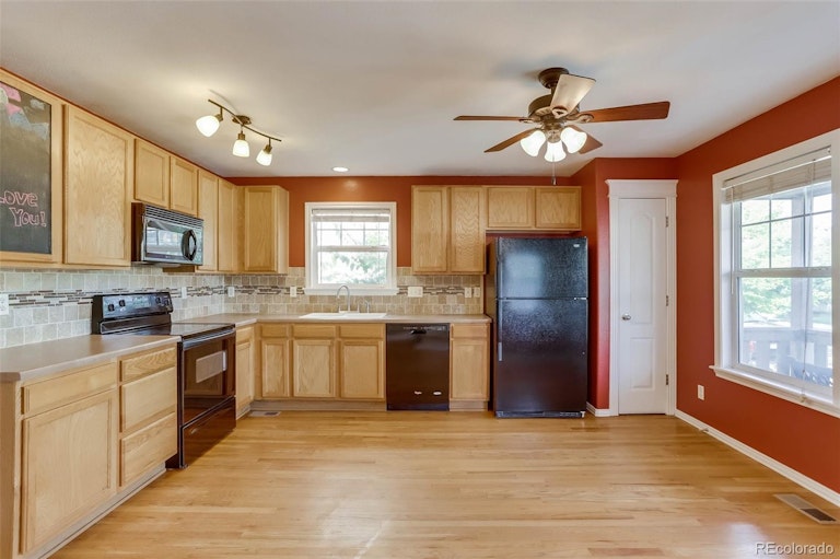 Photo 5 of 40 - 10712 Dayton Way, Commerce City, CO 80640
