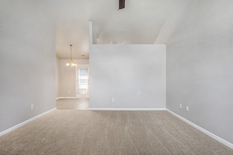 Photo 5 of 20 - 4745 Palm Breeze Ln, Charlotte, NC 28208