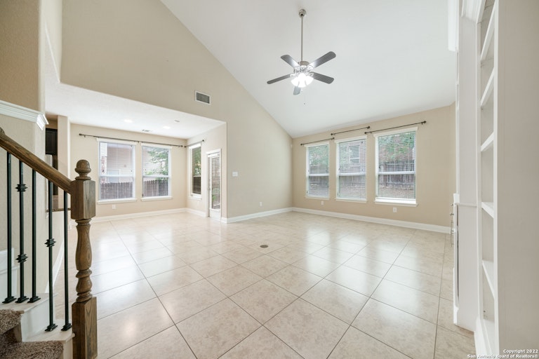 Photo 6 of 34 - 428 Seminole Dr, Cibolo, TX 78108