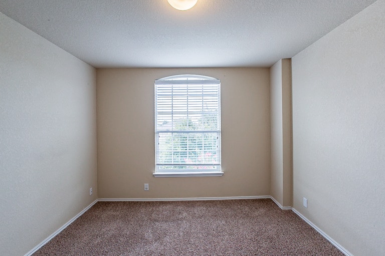 Photo 21 of 25 - 8931 Hubbard Hl, San Antonio, TX 78254