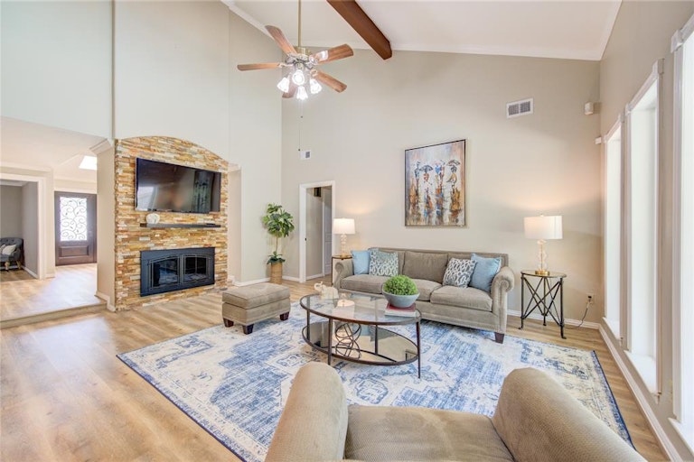 Photo 8 of 32 - 14118 Barryknoll Ln, Houston, TX 77079