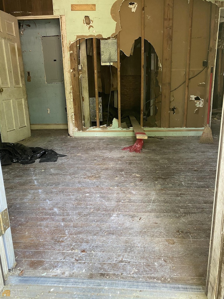 Photo 17 of 51 - 1682 N Ave NW, Atlanta, GA 30318