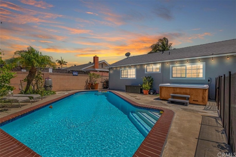 Photo 23 of 28 - 8301 Friesland Dr, Huntington Beach, CA 92647