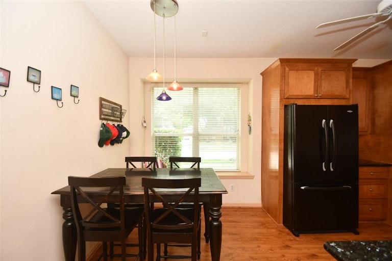 Photo 12 of 34 - 7702 Flax Dr, Houston, TX 77071