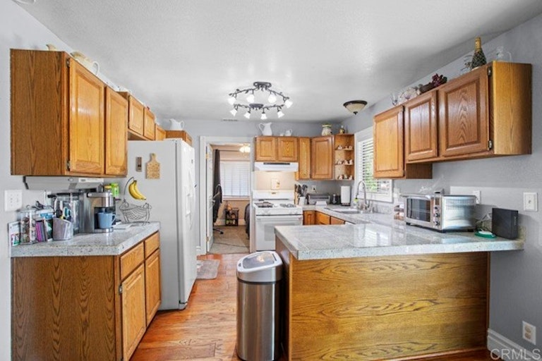 Photo 2 of 21 - 40425 Exa Ely Rd, Hemet, CA 92544