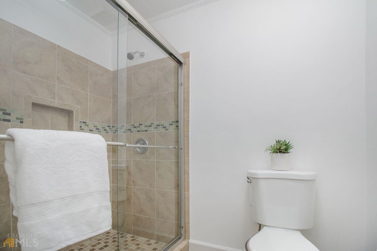 Photo 18 of 46 - 2895 Shurburne Dr, Alpharetta, GA 30022