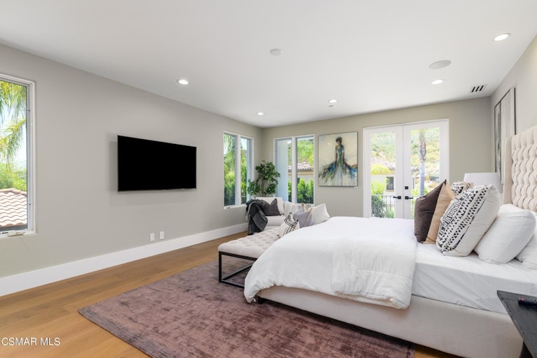Photo 34 of 77 - 29462 Malibu View Ct, Agoura Hills, CA 91301
