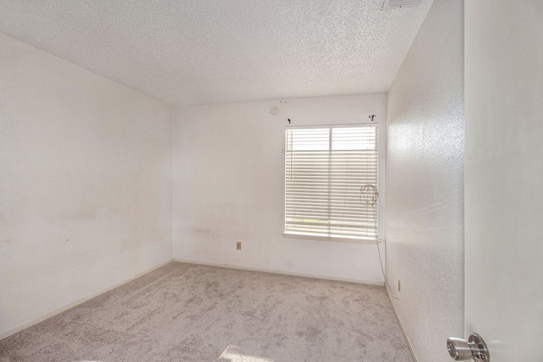 Photo 14 of 17 - 7802 Del Glen Ln, Houston, TX 77072