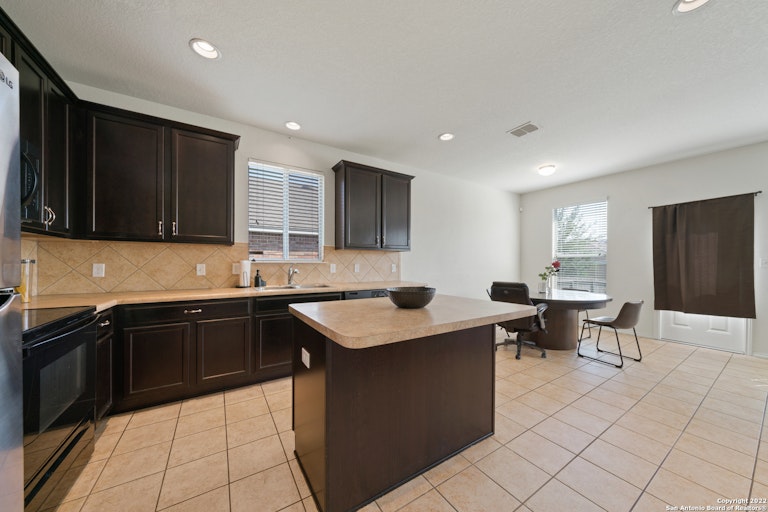 Photo 9 of 18 - 15927 Silver Rose, Schertz, TX 78154