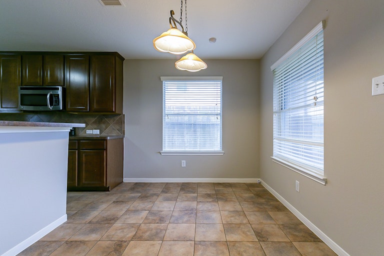 Photo 11 of 29 - 5405 Lilac Grove Ln, Rosharon, TX 77583