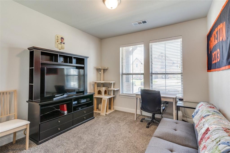 Photo 22 of 33 - 2404 Carrington Dr, Mansfield, TX 76063
