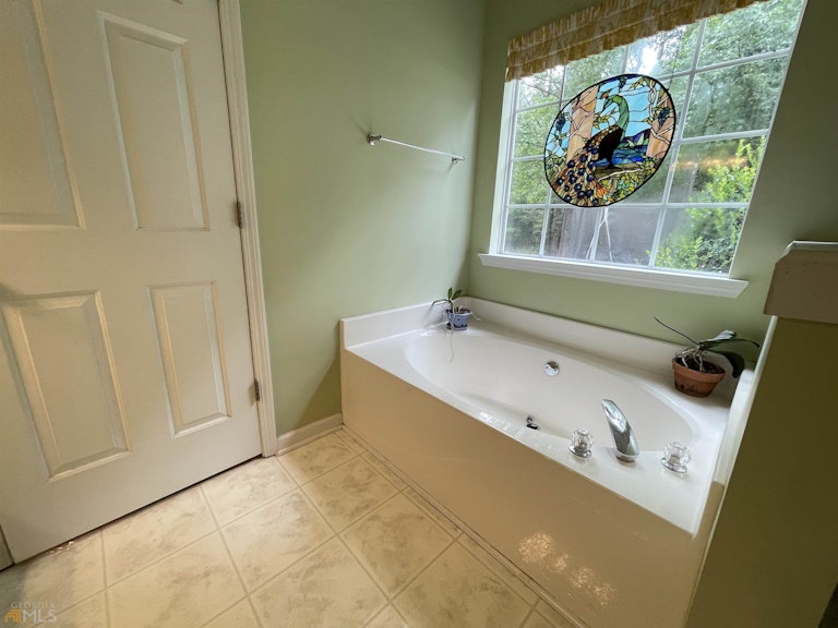 Photo 26 of 36 - 528 Butler Bridge Dr, McDonough, GA 30252