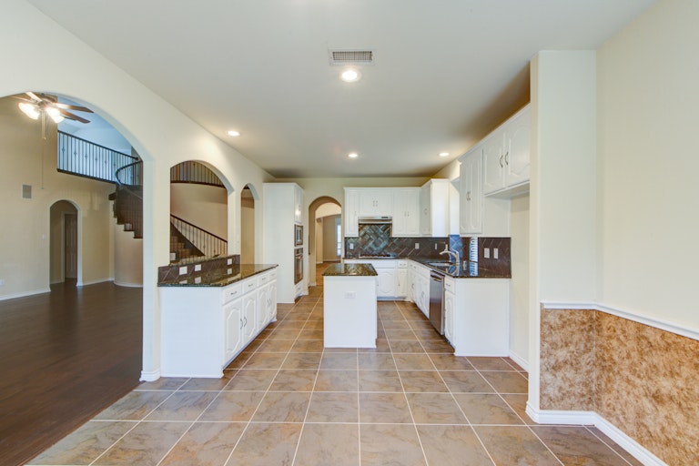 Photo 12 of 38 - 3052 Nadar, Grand Prairie, TX 75054