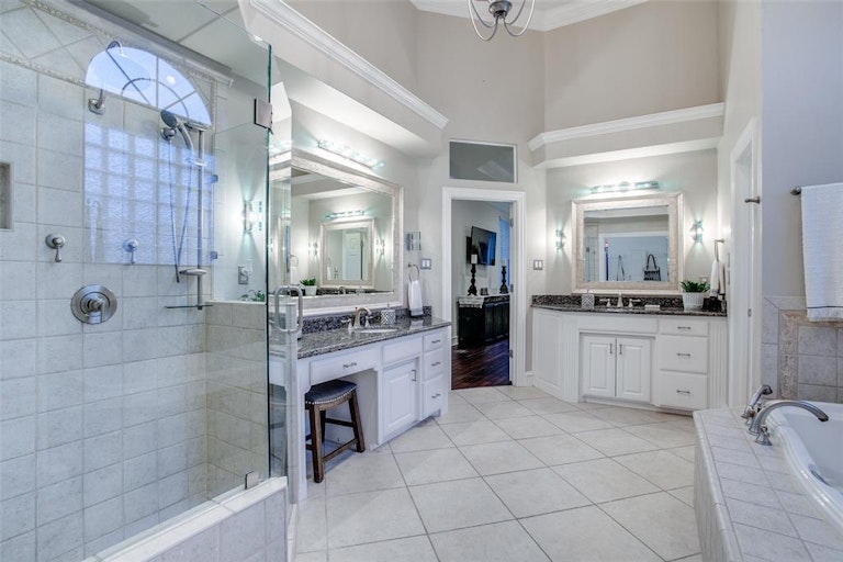 Photo 14 of 28 - 1204 Chatsworth Dr, Colleyville, TX 76034