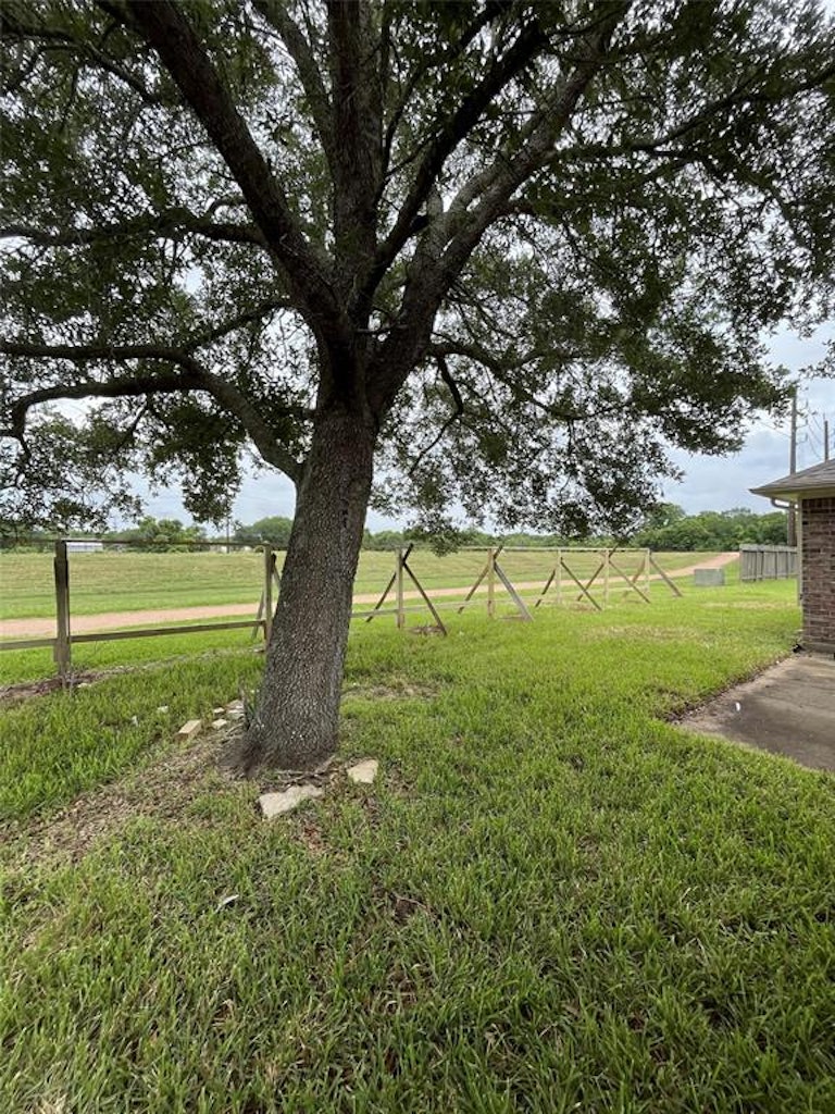 Photo 6 of 6 - 4042 Dell Ln, Missouri City, TX 77459