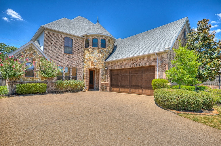 Photo 1 of 47 - 3006 Queen Ann Ct, Arlington, TX 76001