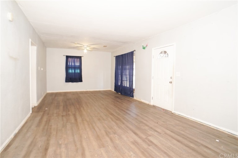 Photo 8 of 16 - 633 W Cressey St, Compton, CA 90222