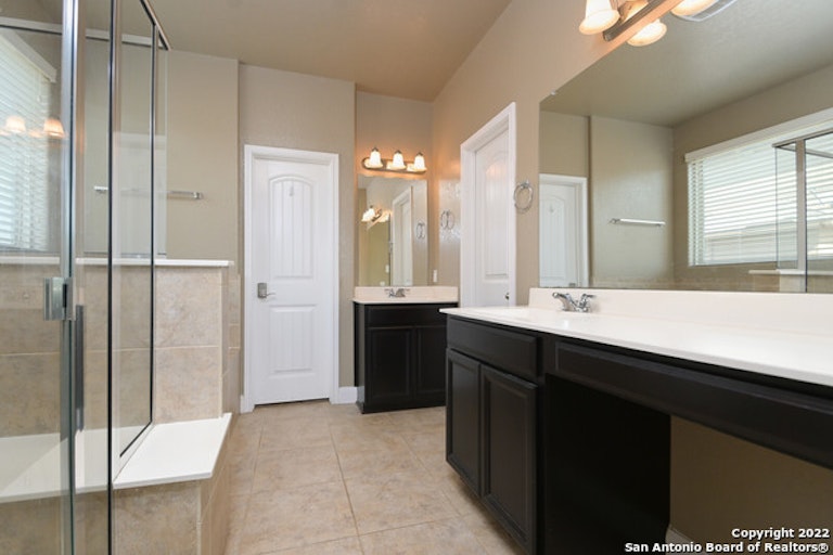 Photo 11 of 26 - 7903 Genesse Crk, San Antonio, TX 78254