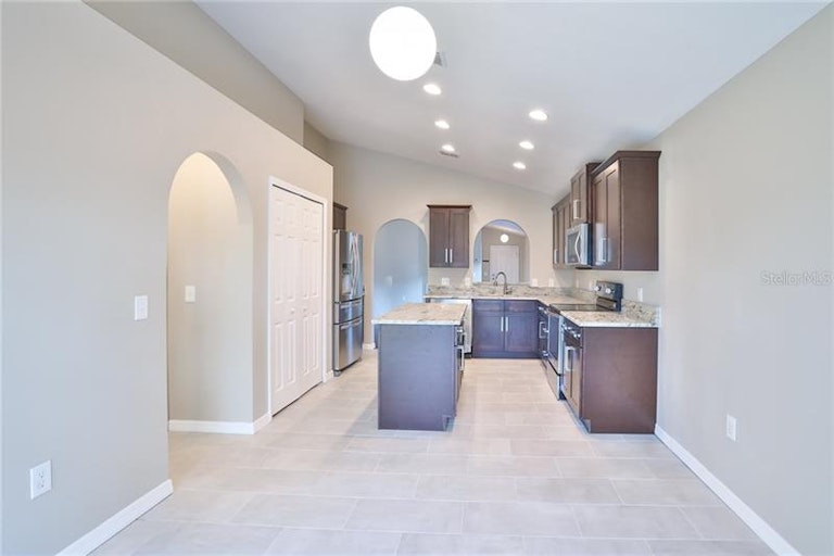 Photo 10 of 25 - 815 Brenton Leaf Dr, Ruskin, FL 33570
