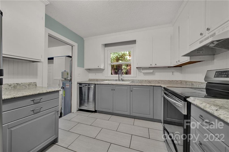 Photo 9 of 29 - 9023 Nottoway Dr, Charlotte, NC 28213