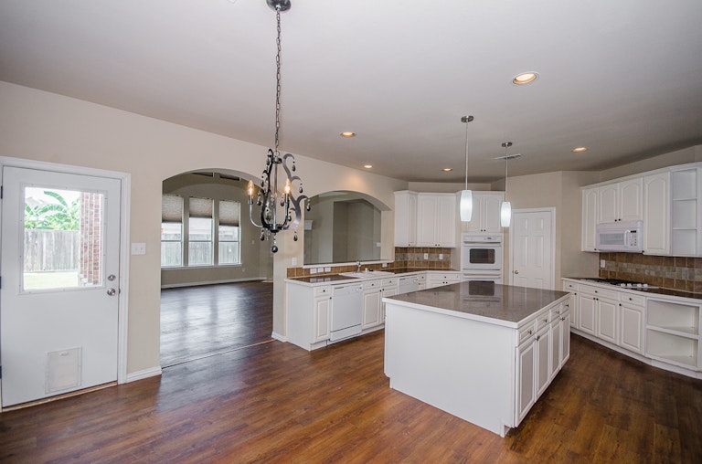 Photo 7 of 43 - 9714 Pinehurst Dr, Rowlett, TX 75089