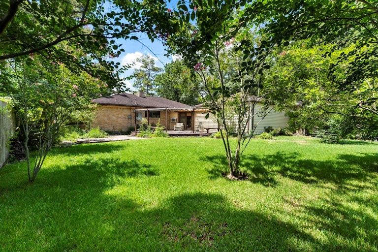 Photo 8 of 50 - 1103 Glouchester Ln, Houston, TX 77073