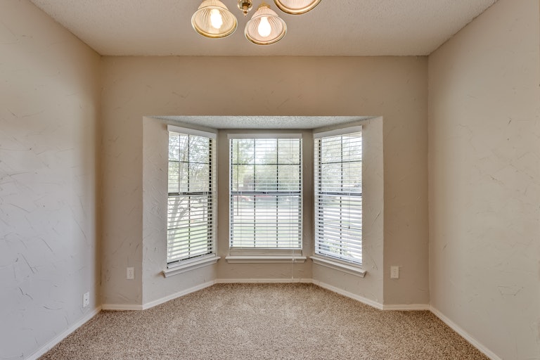 Photo 12 of 28 - 3917 Lois Cir, Rowlett, TX 75088