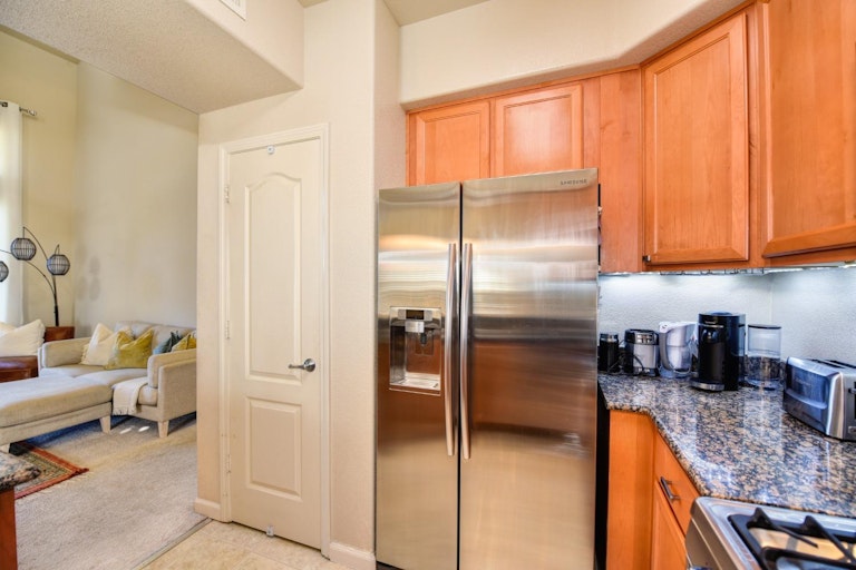 Photo 10 of 40 - 1000 Moon Cir #1026, Folsom, CA 95630