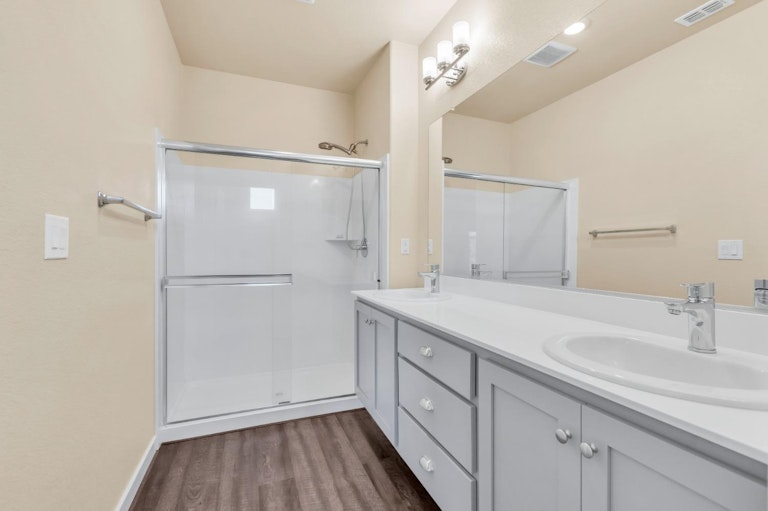 Photo 34 of 52 - 4334 Ocean Ln, Elk Grove, CA 95757