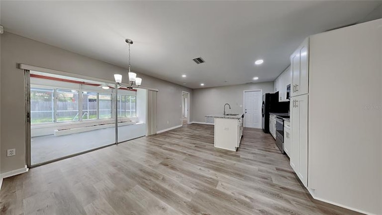 Photo 2 of 21 - 6388 20th St N, Saint Petersburg, FL 33702