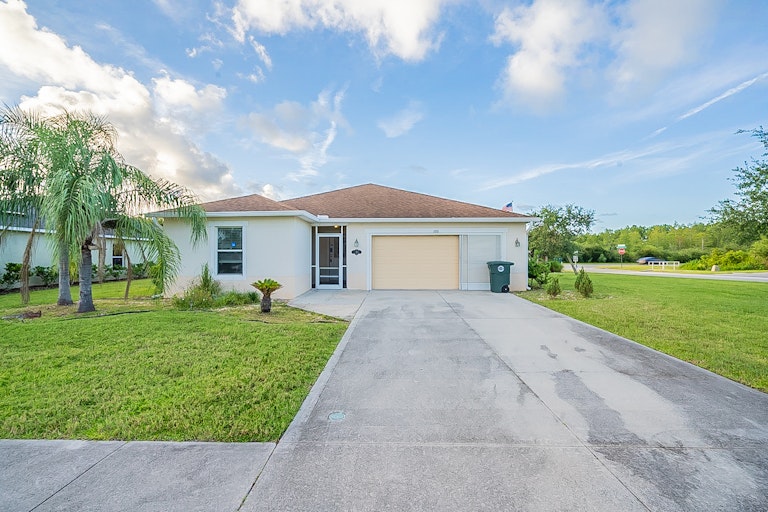 Photo 1 of 24 - 100 Mulberry Branch Ct, Daytona Beach, FL 32124
