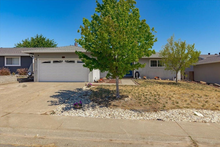 Photo 4 of 22 - 5417 Calistoga Way, Sacramento, CA 95841