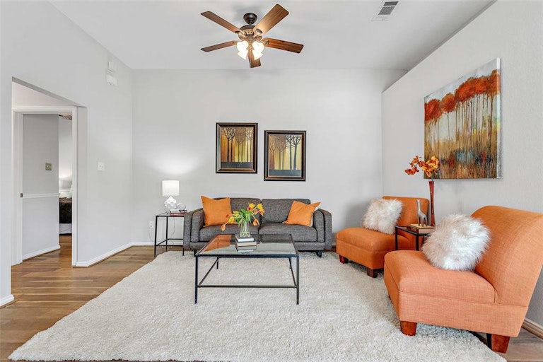 Photo 4 of 22 - 1603 Myrtle Dr, Little Elm, TX 75068