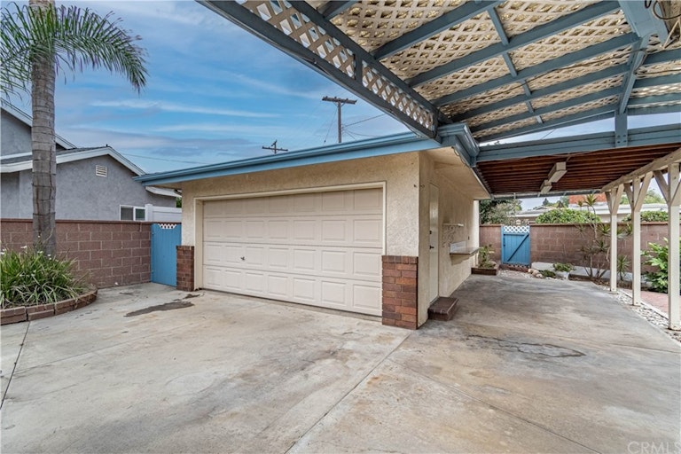 Photo 27 of 30 - 7003 E El Paseo St, Long Beach, CA 90815