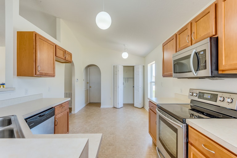 Photo 2 of 20 - 5527 Sycamore Canyon Dr, Kissimmee, FL 34758