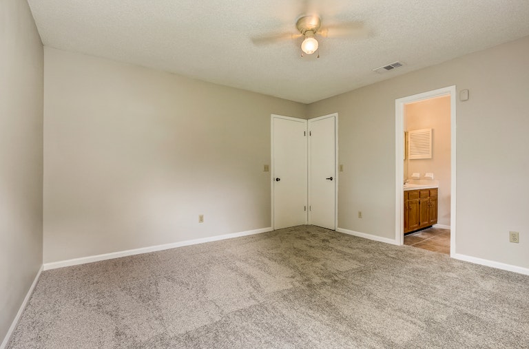 Photo 21 of 32 - 3846 Union Pacific Dr E, Jacksonville, FL 32246
