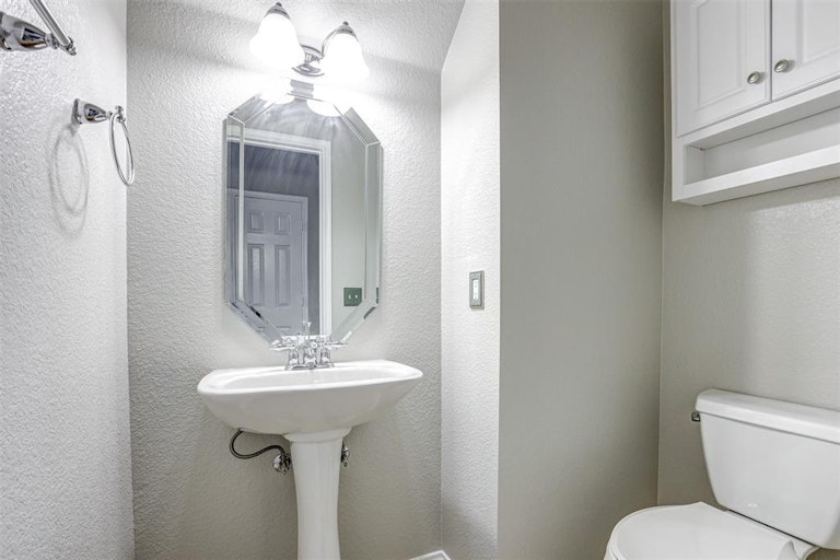 Photo 18 of 31 - 4644 Matthew Dr, Fort Worth, TX 76244
