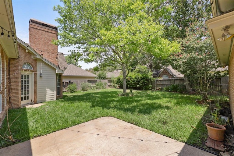 Photo 34 of 37 - 811 Whitby Ct, Sugar Land, TX 77479