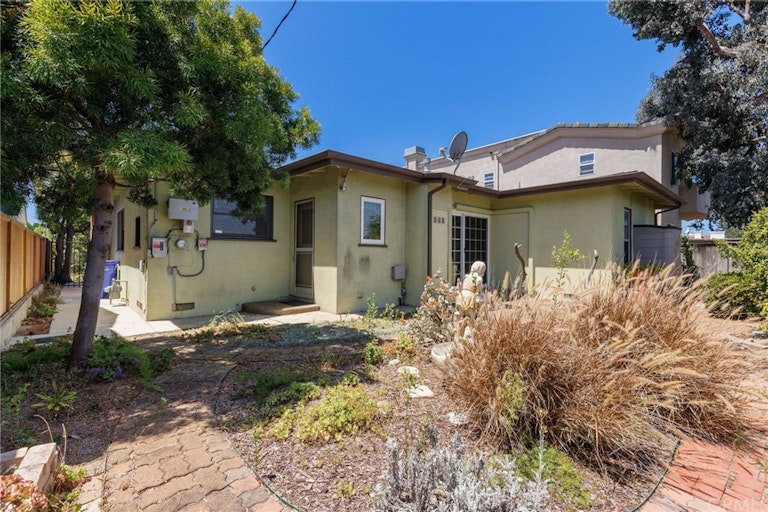 Photo 32 of 36 - 1331 Gates Ave, Manhattan Beach, CA 90266