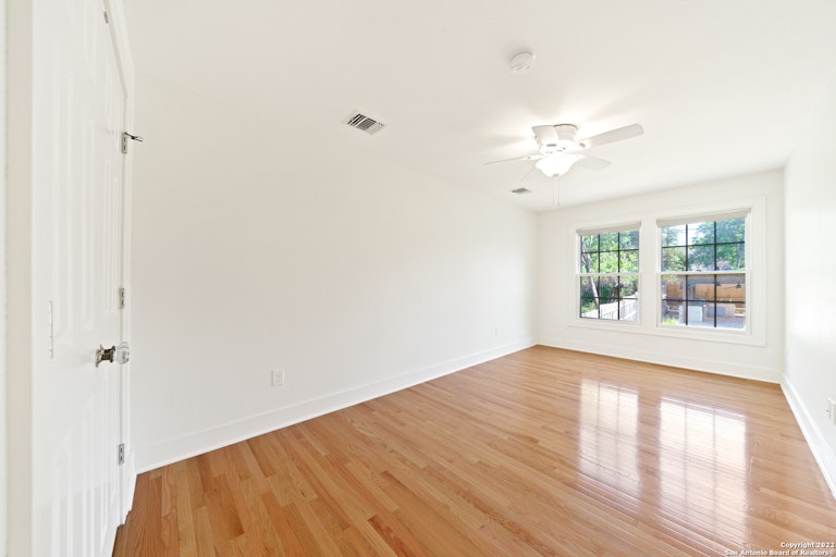 Photo 26 of 39 - 347 E Huisache Ave, San Antonio, TX 78212
