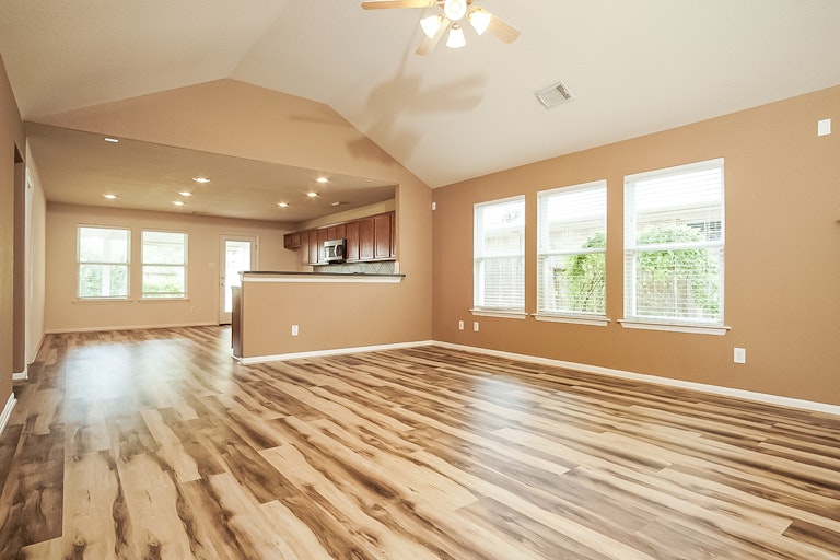 Photo 7 of 25 - 21123 Spur Ridge Ct, Richmond, TX 77406